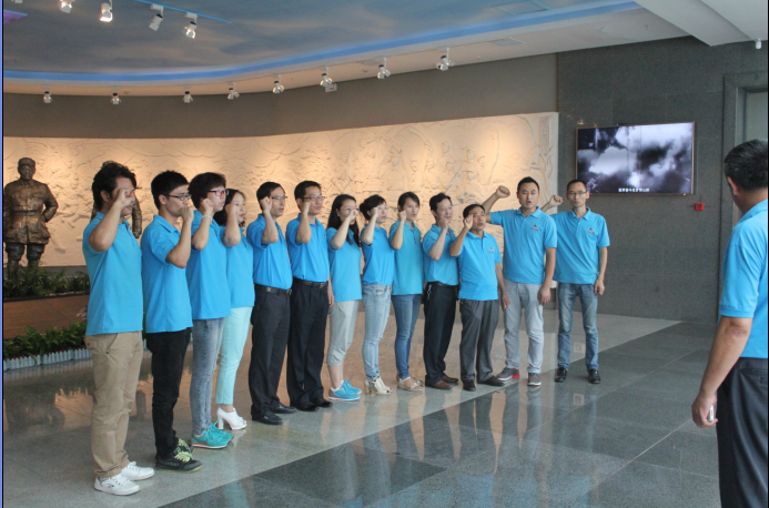 红色之旅手牵手、水蜜桃视频在线网站员工心连心——公司组织党员、退伍军人赴盐城新四军纪念馆参观